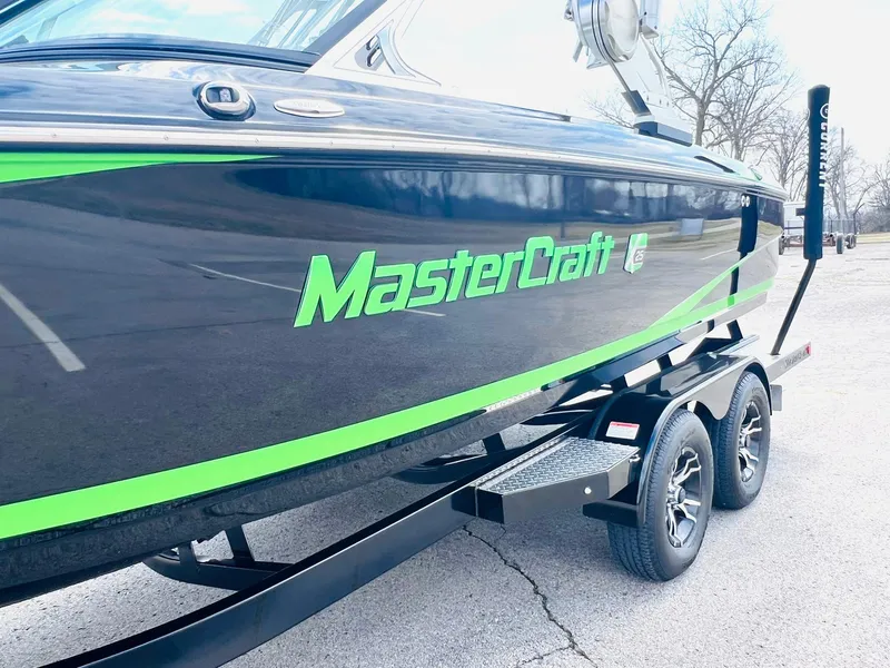 Slide: The Image of MasterCraft X25 2015 - 50