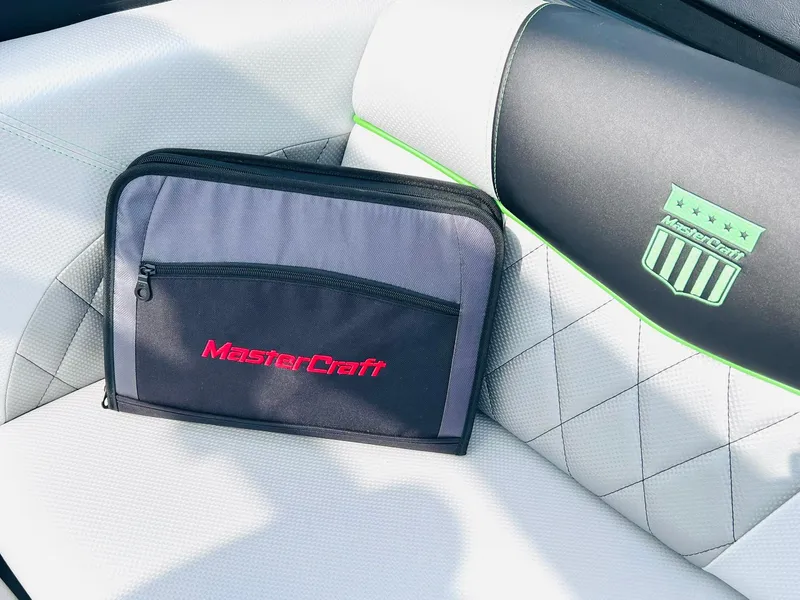 Slide: The Image of MasterCraft X25 2015 - 64