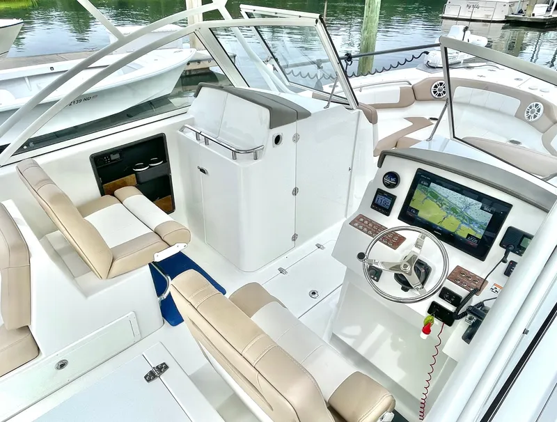 Slide: The Image of Parker Marine 2540 DC 2019 - 10