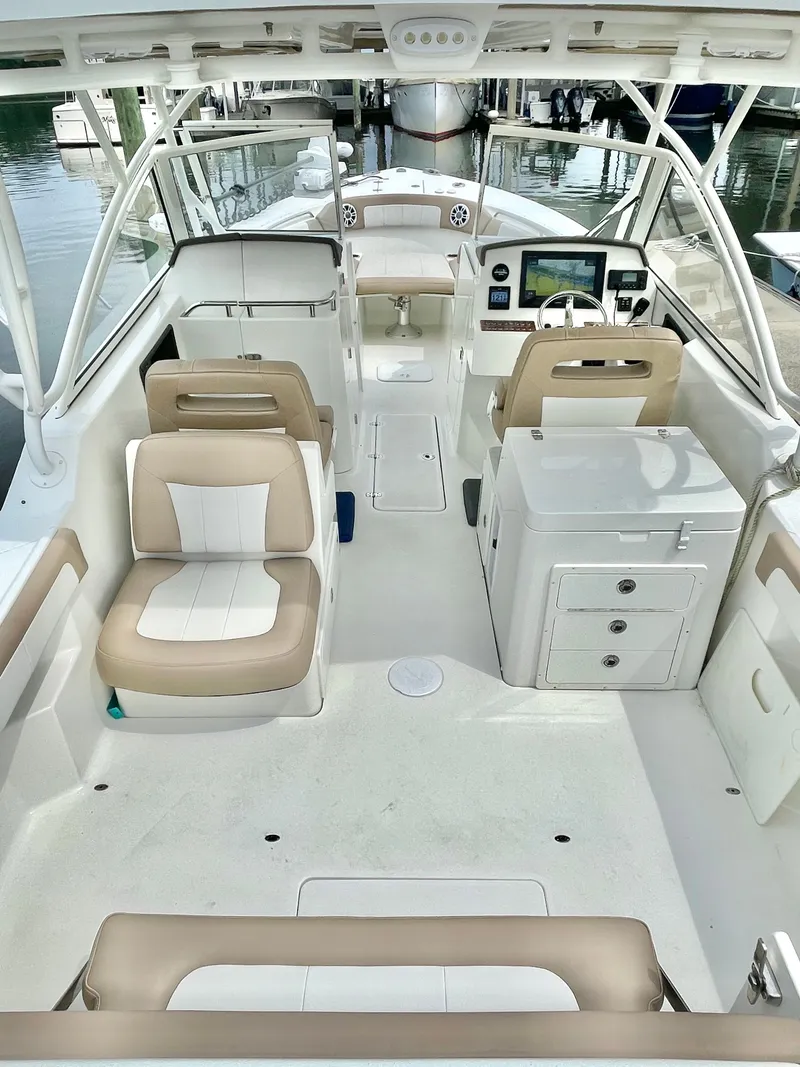 Slide: The Image of Parker Marine 2540 DC 2019 - 11