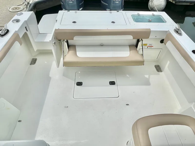 Slide: The Image of Parker Marine 2540 DC 2019 - 12