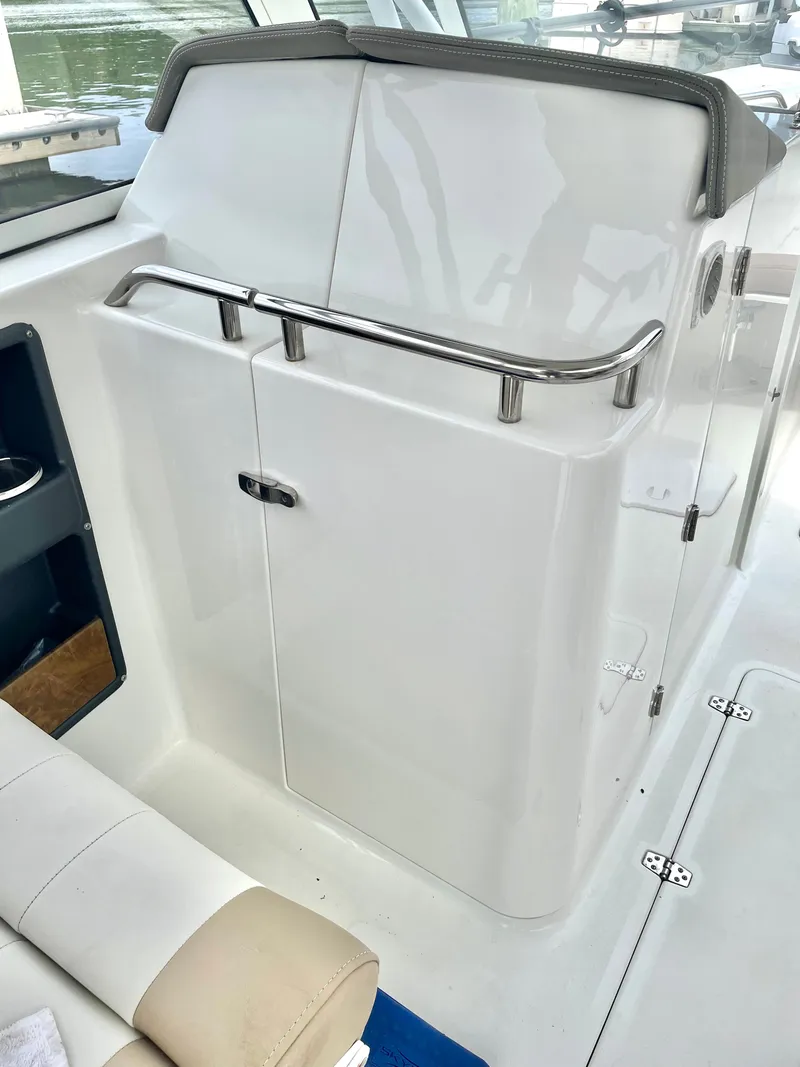 Slide: The Image of Parker Marine 2540 DC 2019 - 19