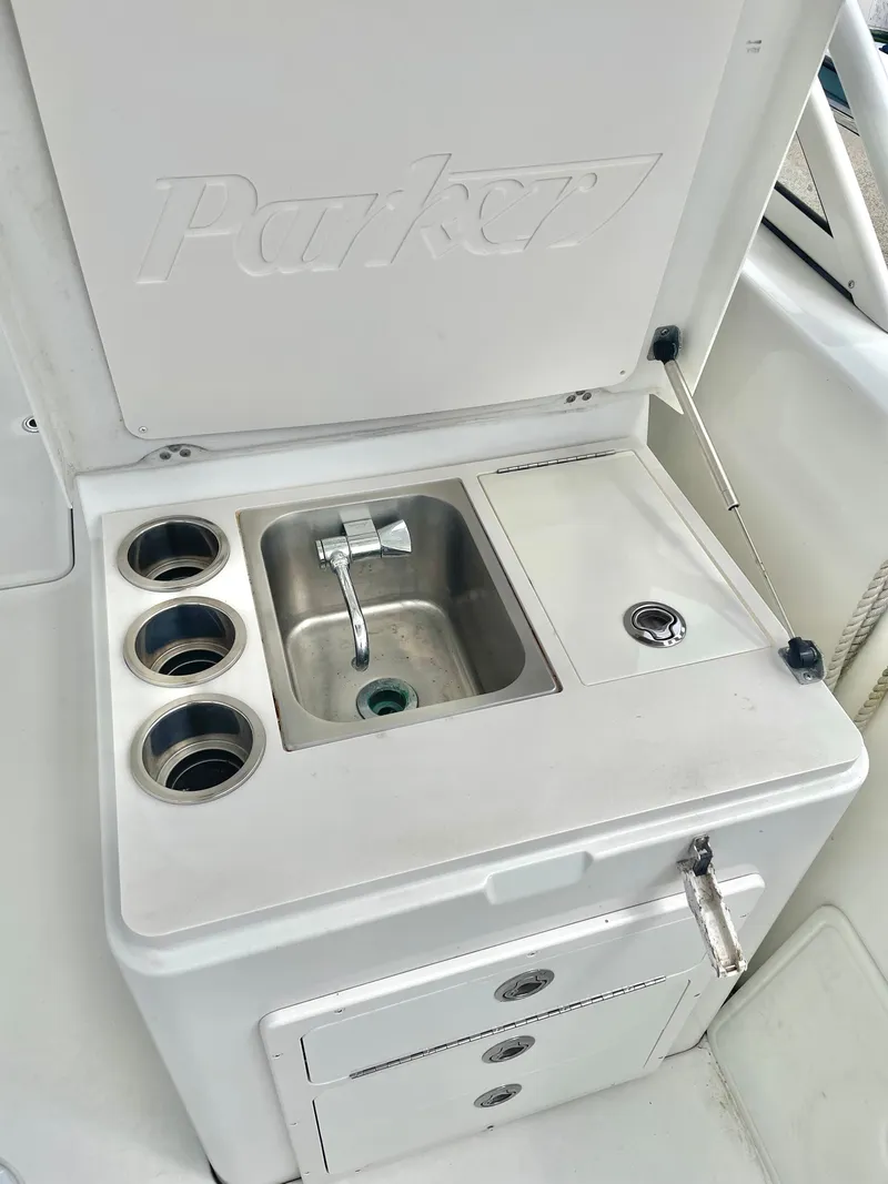 Slide: The Image of Parker Marine 2540 DC 2019 - 30