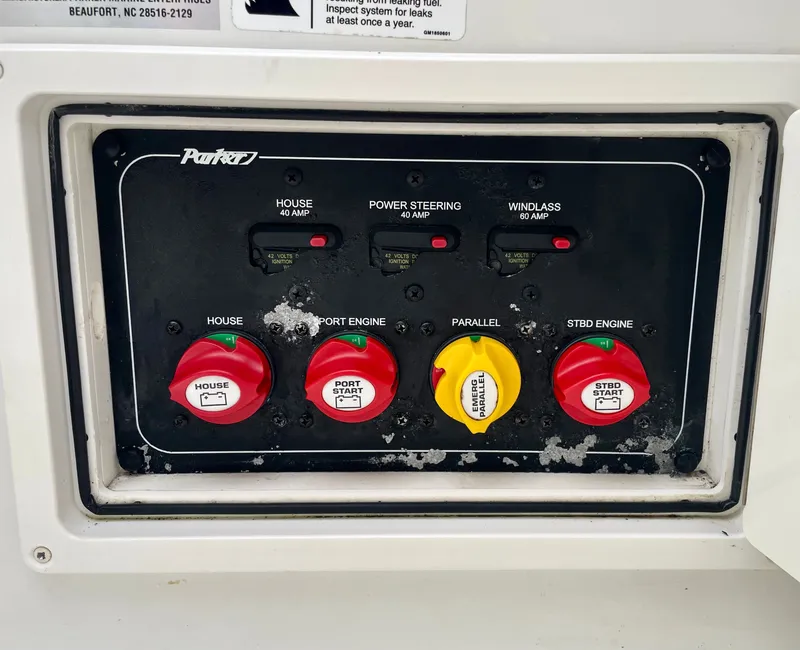 Slide: The Image of Parker Marine 2540 DC 2019 - 32