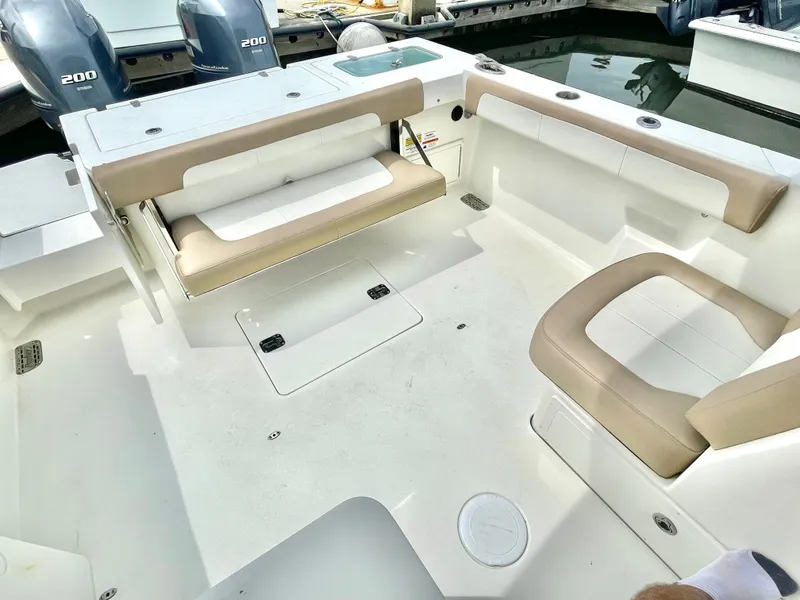 Slide: The Image of Parker Marine 2540 DC 2019 - 9