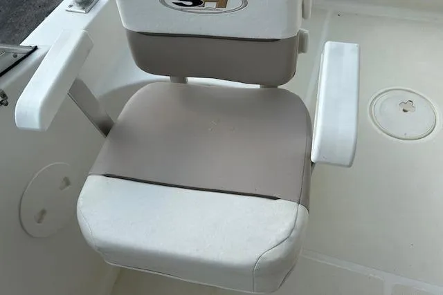 Slide: The Image of 2013 Sea Hunt Escape 211 LE boat seat with beige and white upholstery. - 15