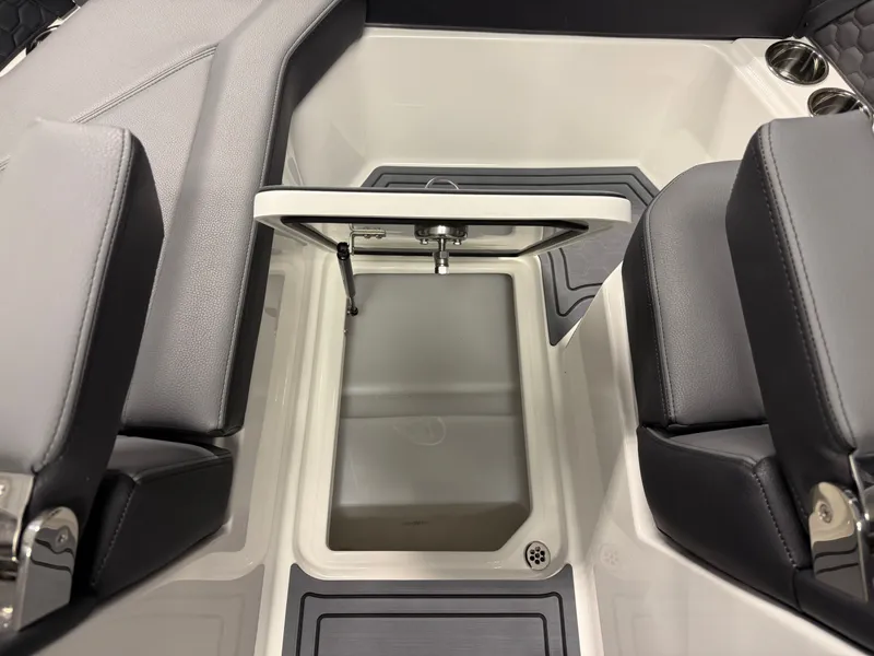 Slide: The Image of Cobalt R6 Surf 2026 - 100