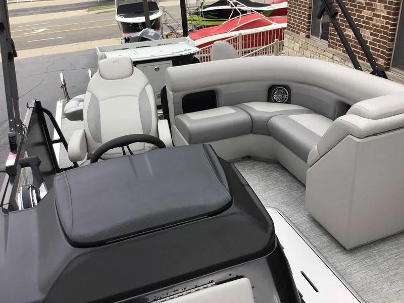 Slide: The Image of Premier 230 Sunsation Angler 4pt 2024 - 13
