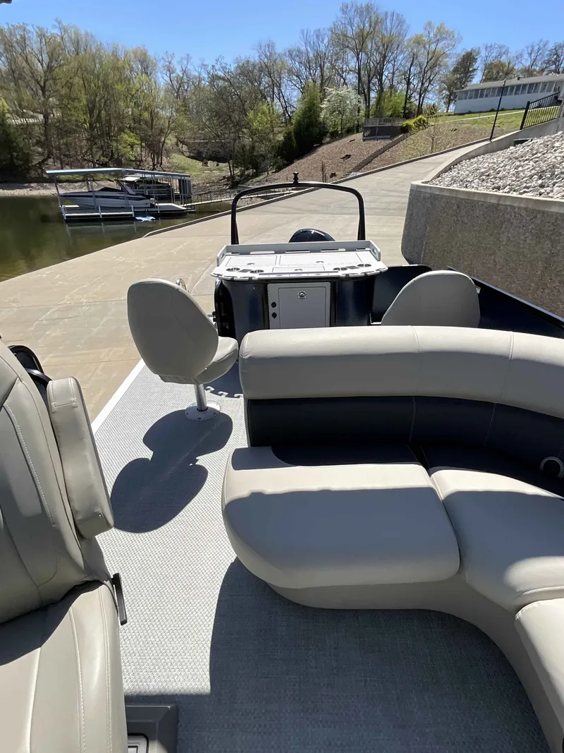 Slide: The Image of Premier 230 Sunsation Angler 2pt 2024 - 18