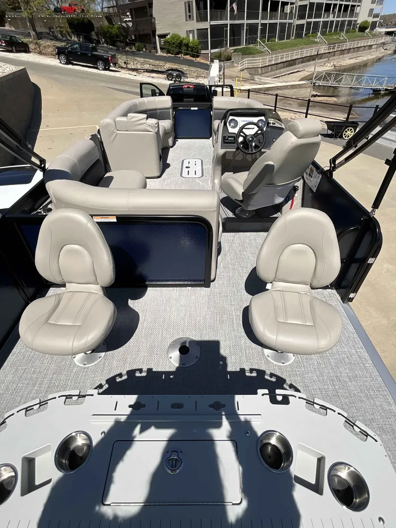 Slide: The Image of Premier 230 Sunsation Angler 2pt 2024 - 5