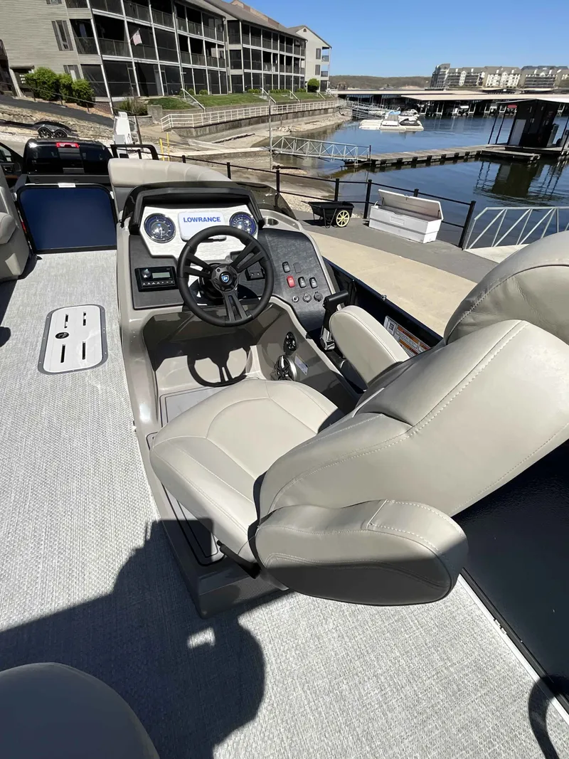 Slide: The Image of Premier 230 Sunsation Angler 2pt 2024 - 9