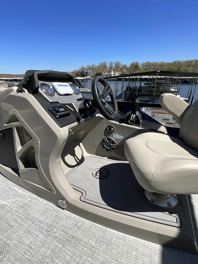Slide: The Image of Premier 230 Sunsation Angler 2pt 2024 - 16