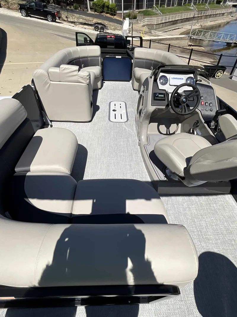 Slide: The Image of Premier 230 Sunsation Angler 2pt 2024 - 8