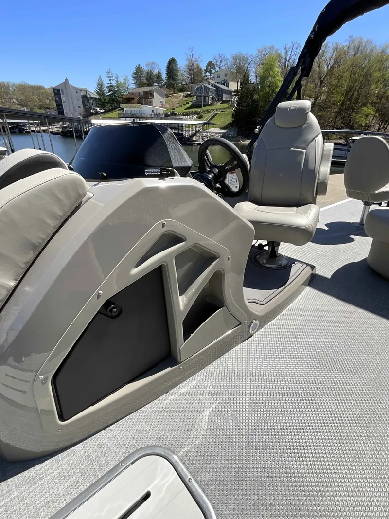 Slide: The Image of Premier 230 Sunsation Angler 2pt 2024 - 15