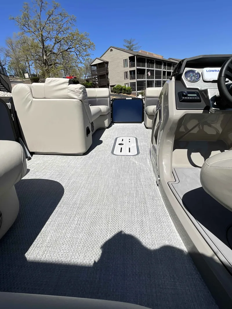 Slide: The Image of Premier 230 Sunsation Angler 2pt 2024 - 11