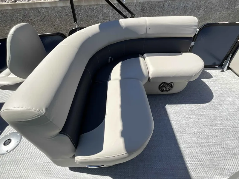 Slide: The Image of Premier 230 Sunsation Angler 2pt 2024 - 10