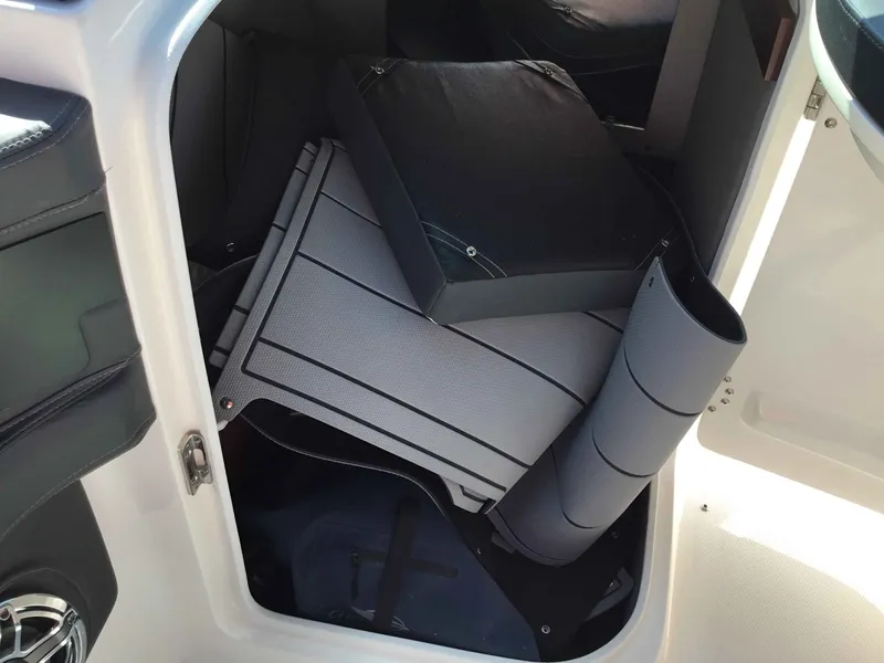 Slide: The Image of Chaparral 270 OSX 2025 - 19