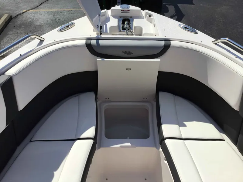 Slide: The Image of Chaparral 270 OSX 2025 - 28