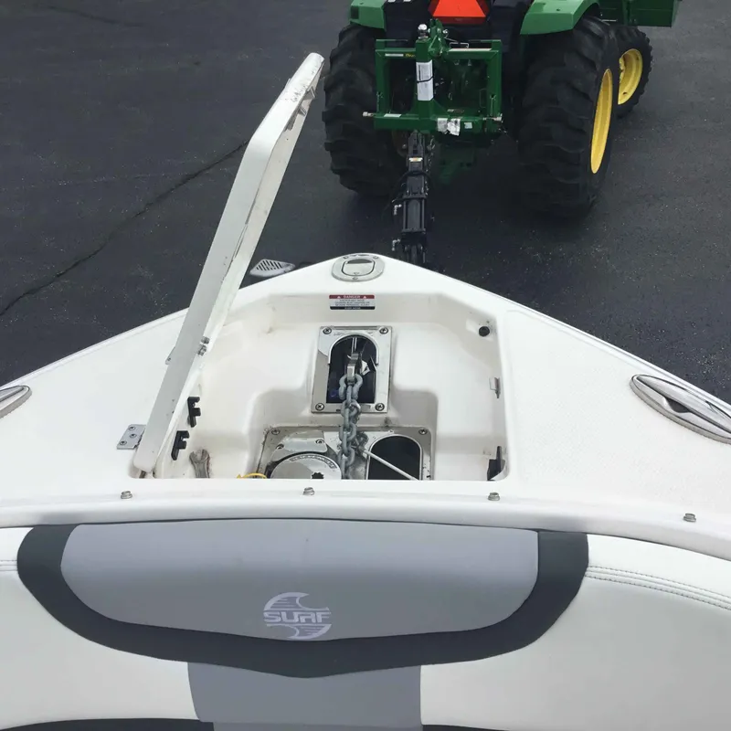 Slide: The Image of Chaparral 30 Surf 2024 - 28