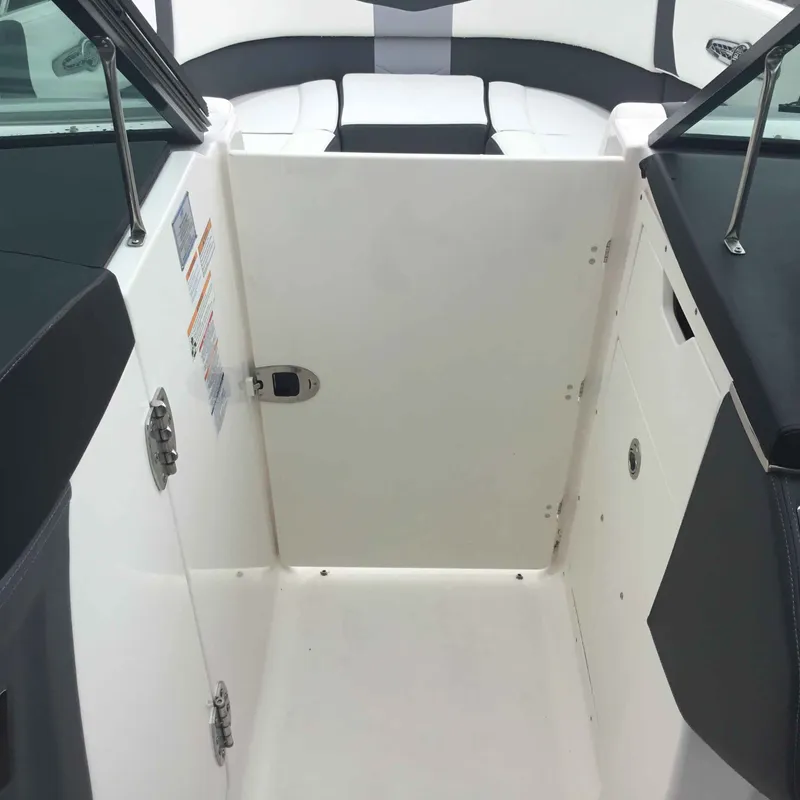 Slide: The Image of Chaparral 30 Surf 2024 - 32