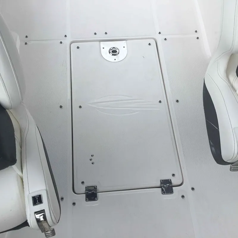Slide: The Image of Chaparral 30 Surf 2024 - 35