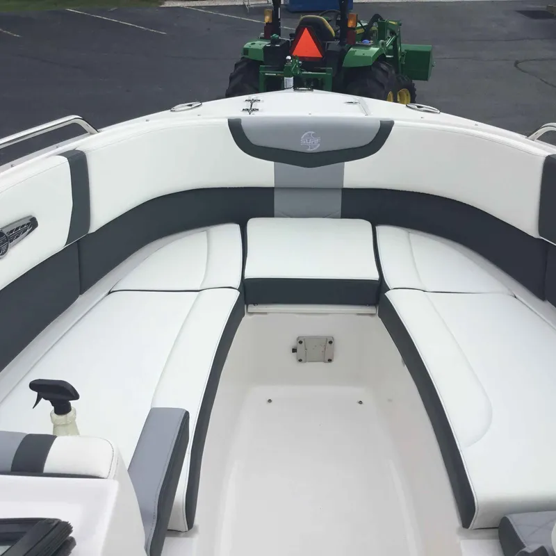 Slide: The Image of Chaparral 30 Surf 2024 - 25