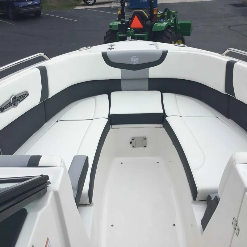 Slide: The Image of Chaparral 30 Surf 2024 - 26