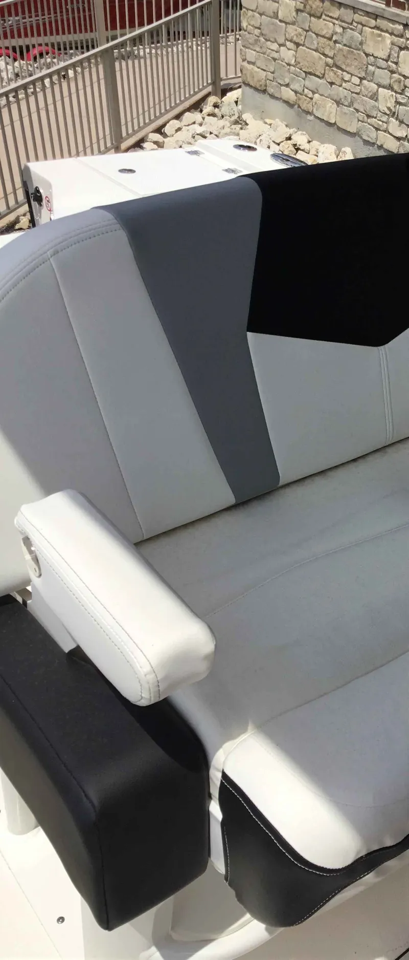 Slide: The Image of Robalo 266 Cayman 2025 - 12