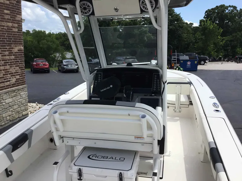 Slide: The Image of Robalo 266 Cayman 2025 - 5