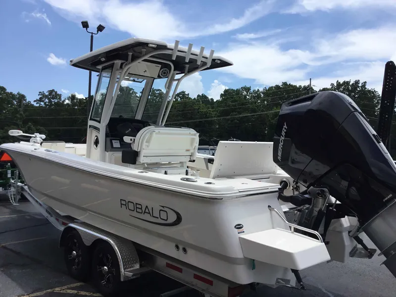 Slide: The Image of Robalo 266 Cayman 2025 - 3