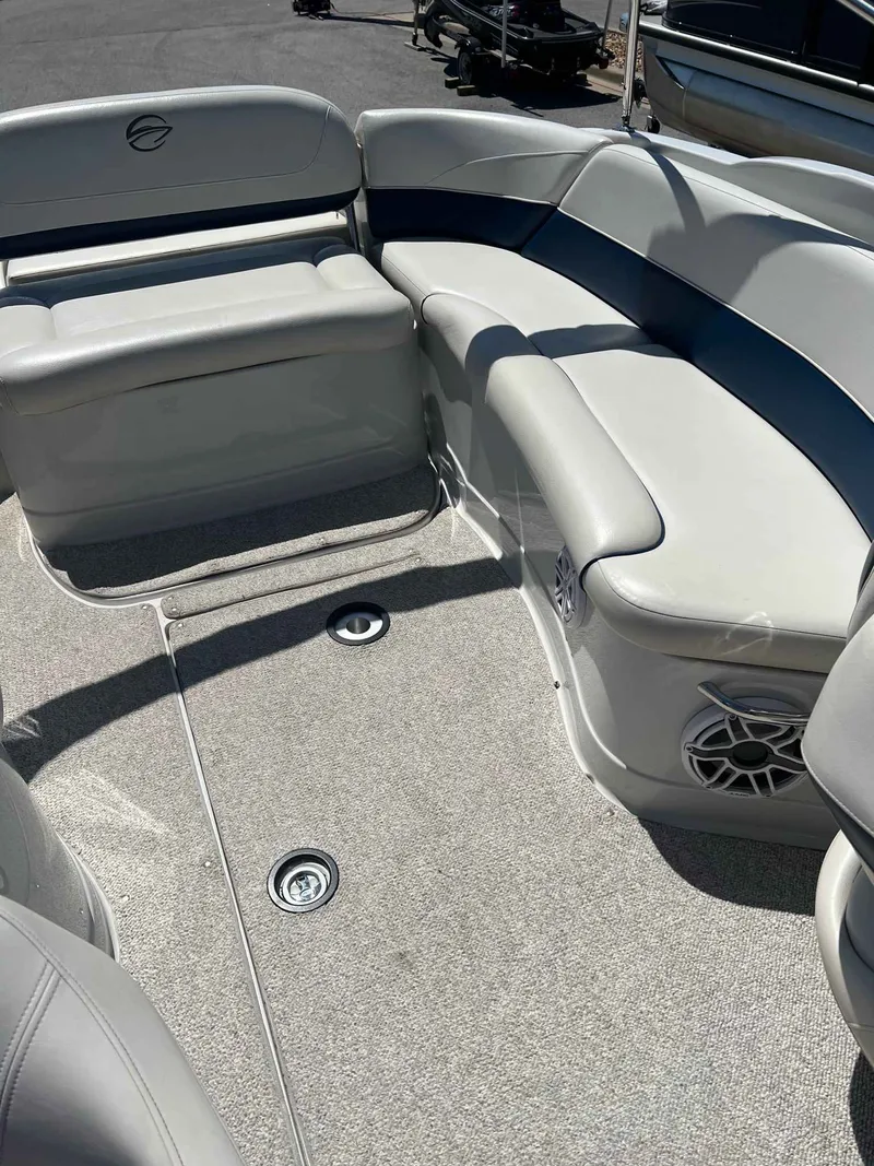 Slide: The Image of Crownline Boats 252 EX 2009 - 10