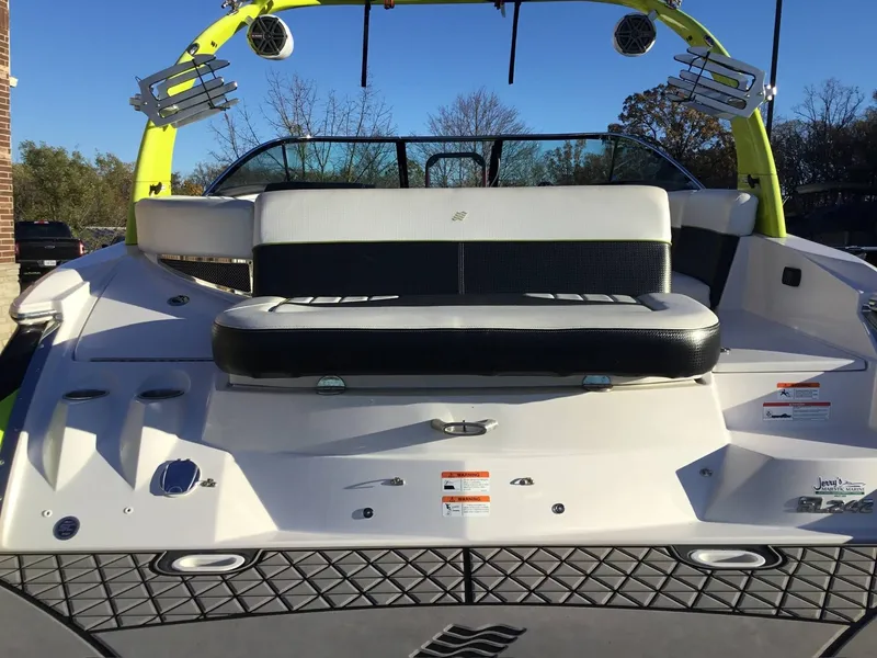 Slide: The Image of Four Winns SL 242 Surf 2016 - 16