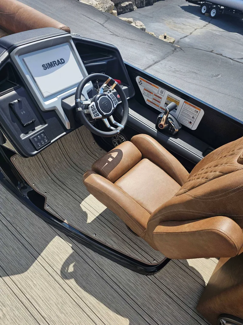 Slide: The Image of Premier 270 Intrigue RF 2024 - 9