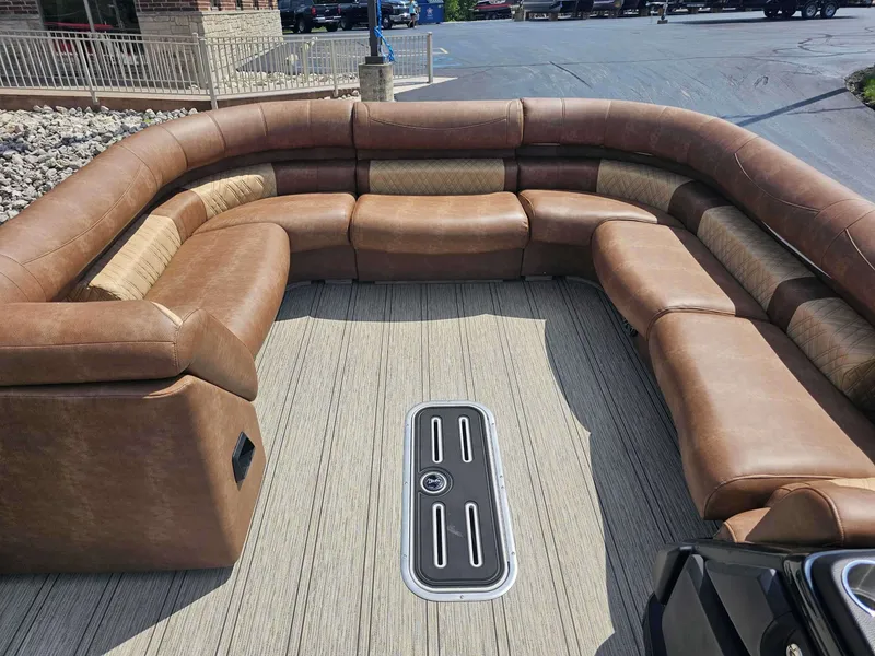 Slide: The Image of Premier 270 Intrigue RF 2024 - 6