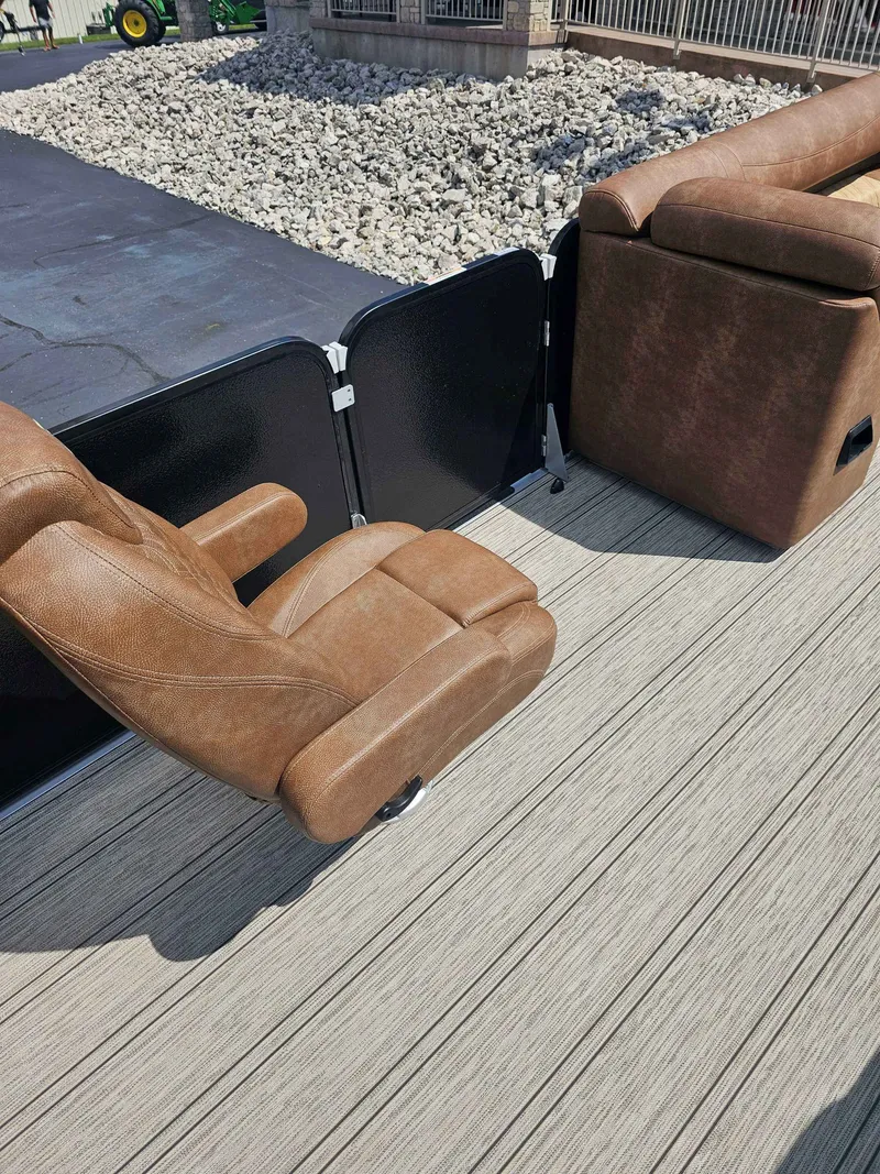 Slide: The Image of Premier 270 Intrigue RF 2024 - 10
