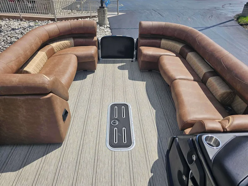 Slide: The Image of Premier 270 Intrigue RF 2024 - 7