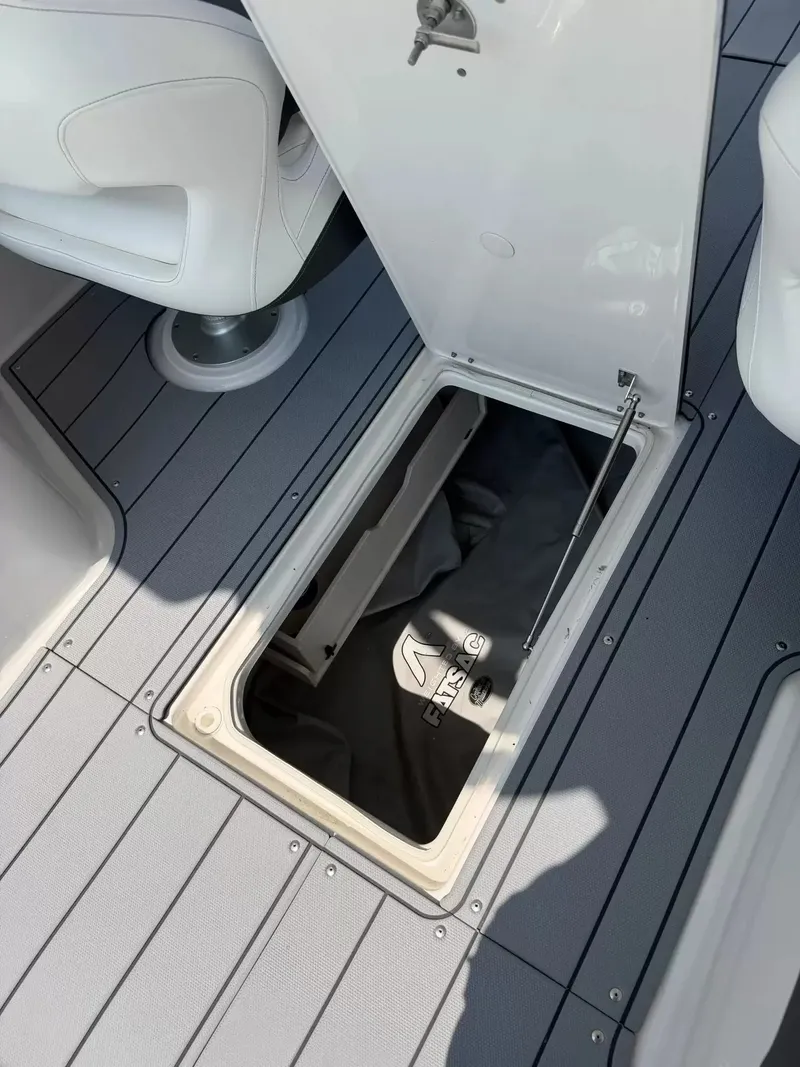 Slide: The Image of Chaparral 30 Surf 2025 - 15