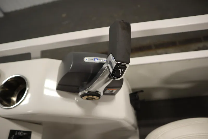 Slide: The Image of Throttle control lever on a 2014 JC 22 Limited boat. - 34