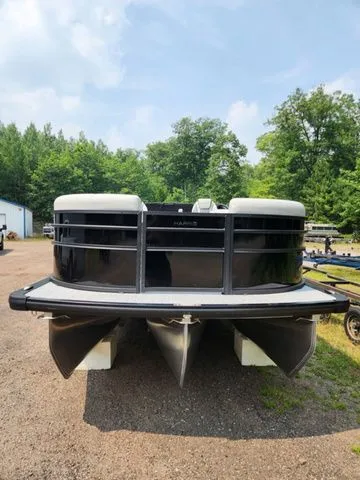 Slide: The Image of Harris Cruiser 230 CWDH 2026 - 3