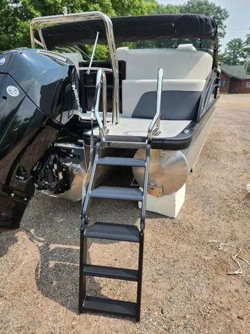 Slide: The Image of Harris Cruiser 230 CWDH 2026 - 7