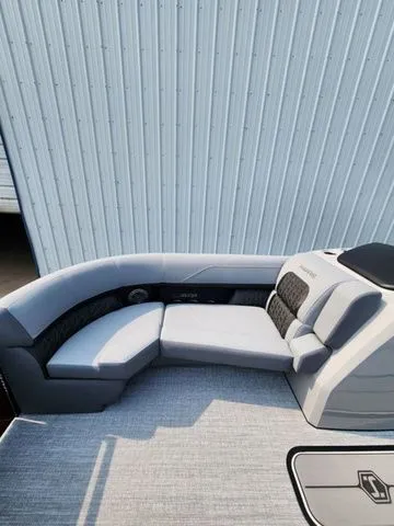 Slide: The Image of Harris Solstice 230 SLDH 2026 - 8