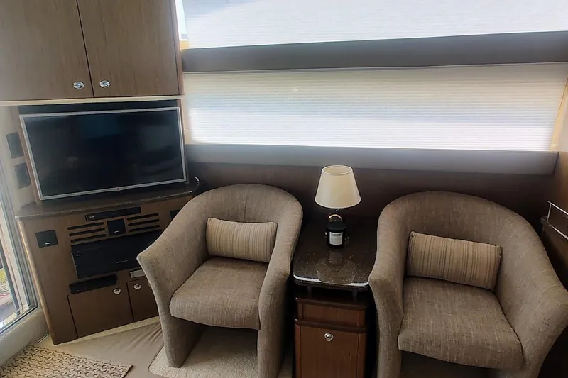 Slide: The Image of Interior of 2015 Meridian 441 Sedan with cozy seating and entertainment area. - 25