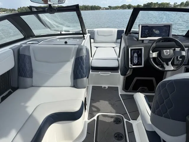 Slide: The Image of Malibu M220 2023 - 56