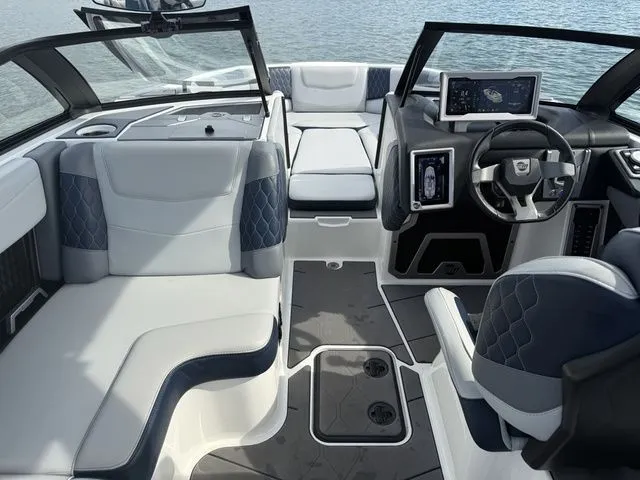 Slide: The Image of Malibu M220 2023 - 58