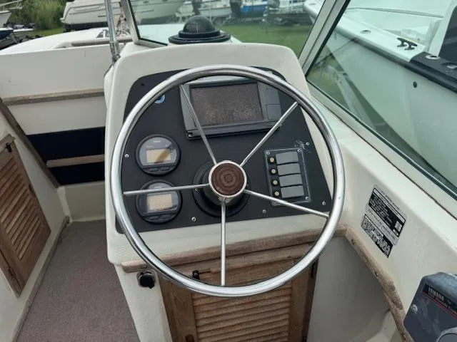 Slide: The Image of 1978 Boston Whaler 21 Outrage boat helm with steering wheel and instrument panel. - 16