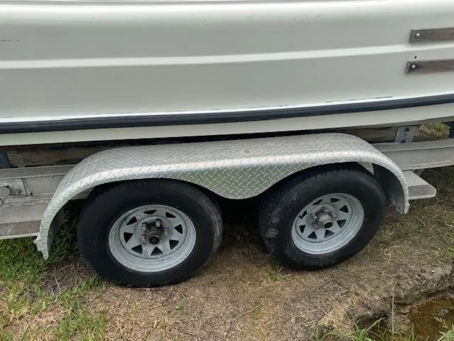 Slide: The Image of Trailer with dual wheels for 1978 Boston Whaler 21 Outrage boat. - 4