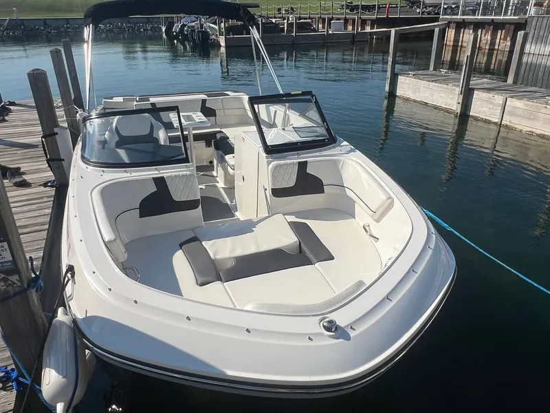 Slide: The Image of 2022 Bayliner VR6 18 - 18