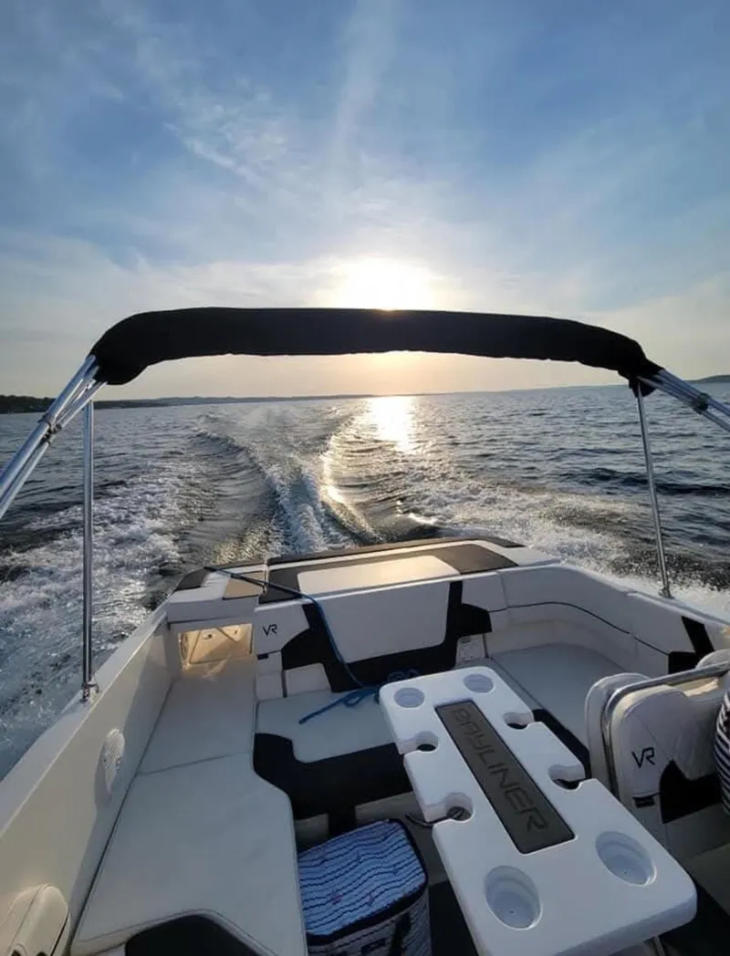 Slide: The Image of 2022 Bayliner VR6 20 - 20