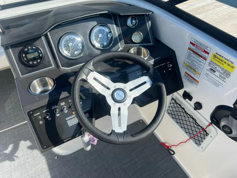 Slide: The Image of 2022 Bayliner VR6 5 - 5