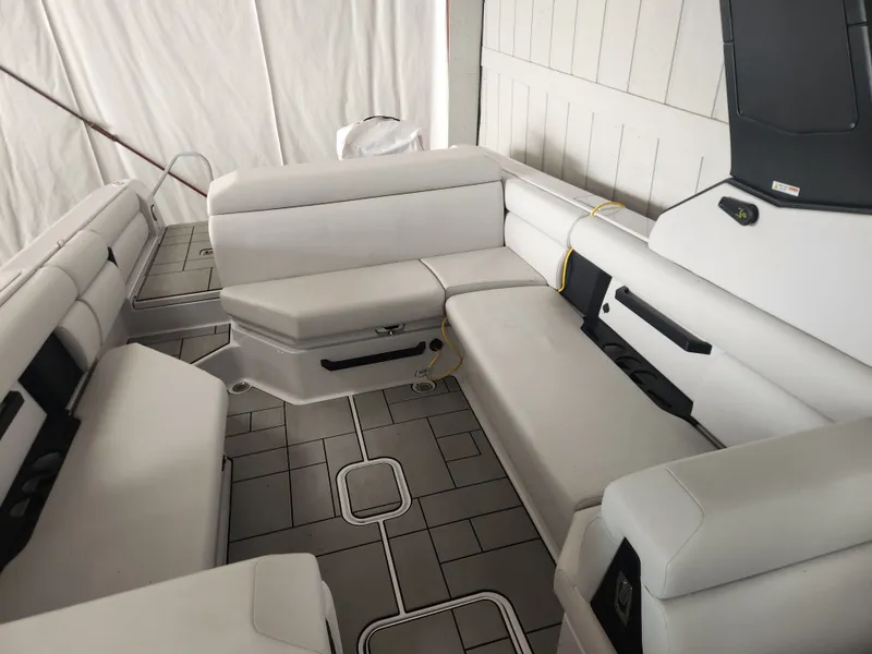 Slide: The Image of Aviara AV28 Surf 2024 - 12